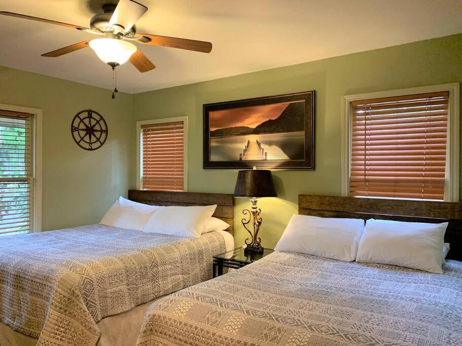 The River Haven - Sleeps 32 - On Guadalupe River Seguin Kültér fotó