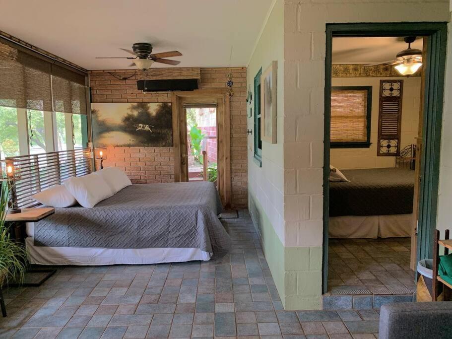 The River Haven - Sleeps 32 - On Guadalupe River Seguin Kültér fotó