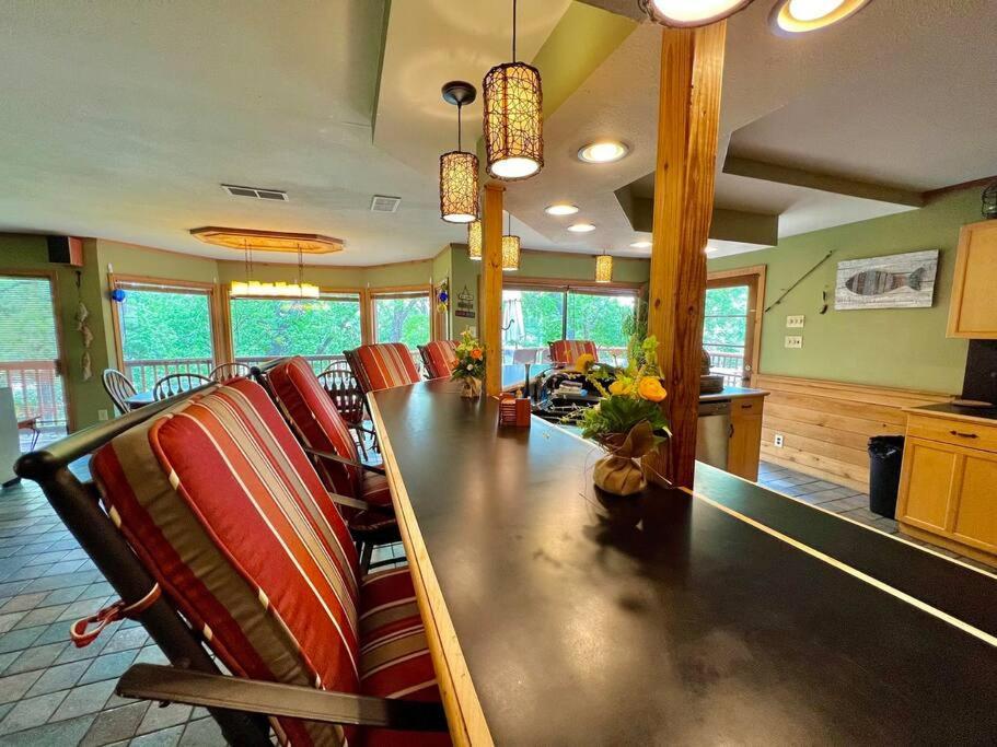 The River Haven - Sleeps 32 - On Guadalupe River Seguin Kültér fotó