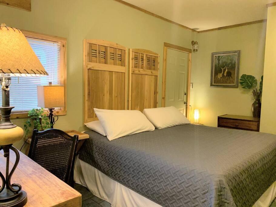 The River Haven - Sleeps 32 - On Guadalupe River Seguin Kültér fotó