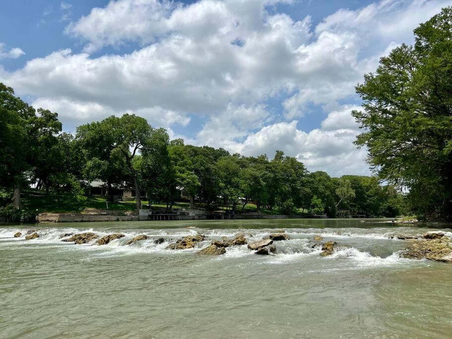 The River Haven - Sleeps 32 - On Guadalupe River Seguin Kültér fotó
