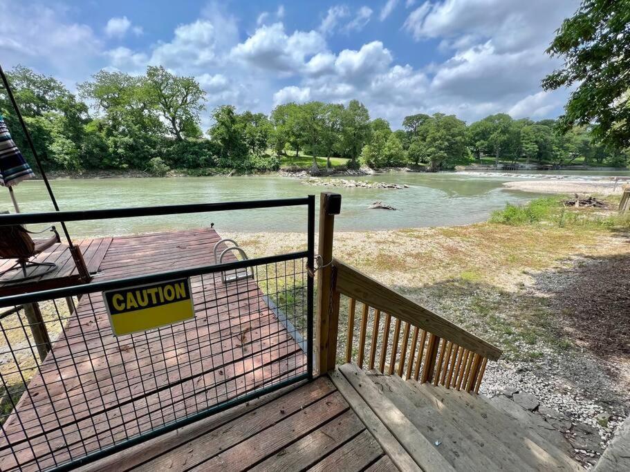 The River Haven - Sleeps 32 - On Guadalupe River Seguin Kültér fotó