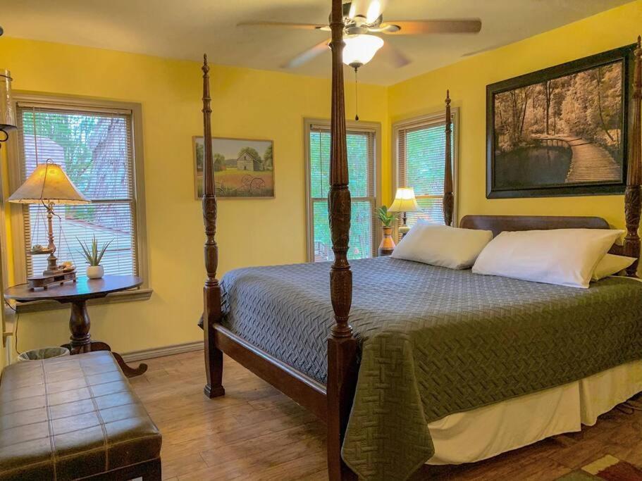 The River Haven - Sleeps 32 - On Guadalupe River Seguin Kültér fotó