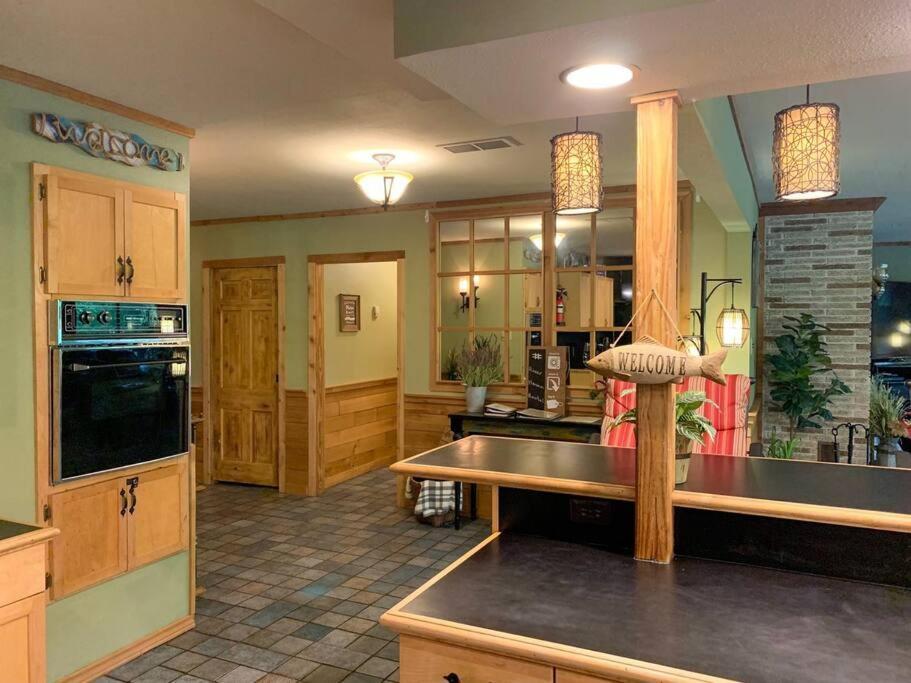 The River Haven - Sleeps 32 - On Guadalupe River Seguin Kültér fotó