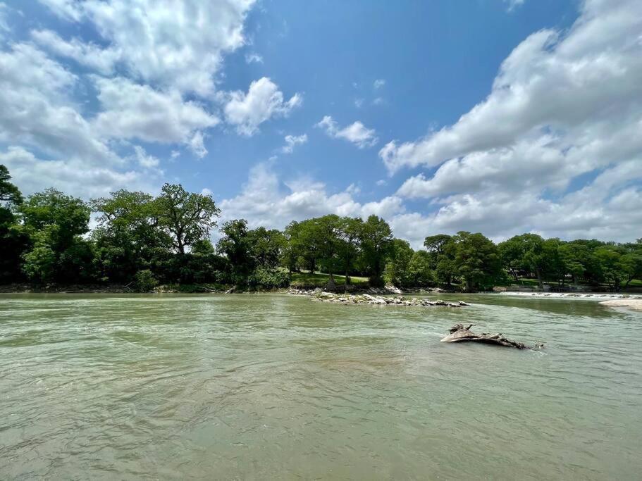 The River Haven - Sleeps 32 - On Guadalupe River Seguin Kültér fotó