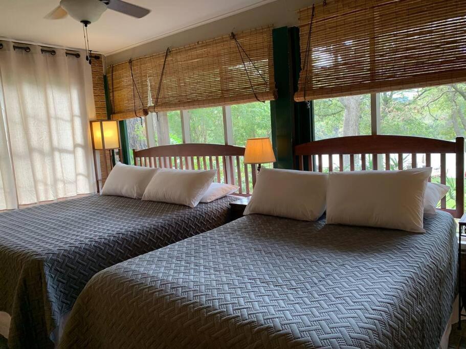 The River Haven - Sleeps 32 - On Guadalupe River Seguin Kültér fotó