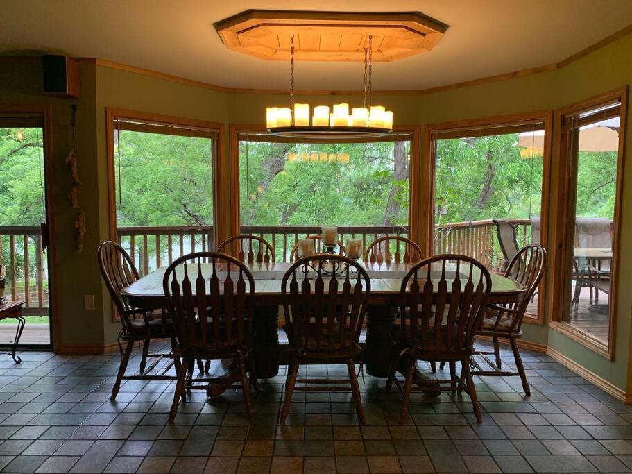 The River Haven - Sleeps 32 - On Guadalupe River Seguin Kültér fotó