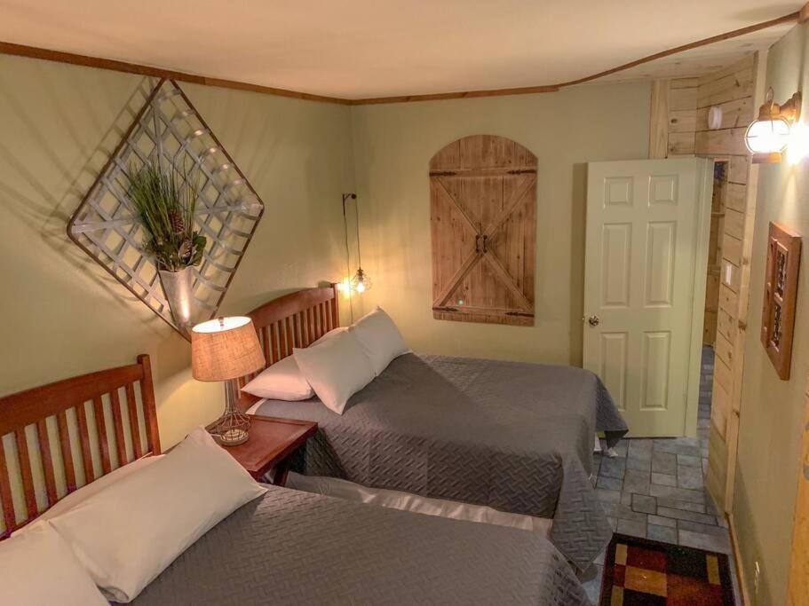 The River Haven - Sleeps 32 - On Guadalupe River Seguin Kültér fotó