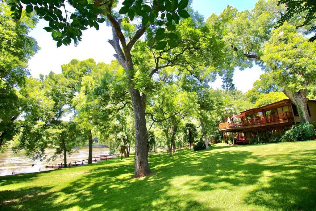 The River Haven - Sleeps 32 - On Guadalupe River Seguin Kültér fotó