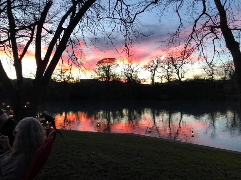 The River Haven - Sleeps 32 - On Guadalupe River Seguin Kültér fotó