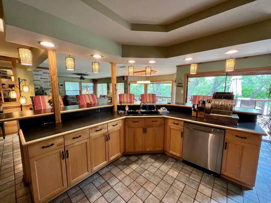 The River Haven - Sleeps 32 - On Guadalupe River Seguin Kültér fotó
