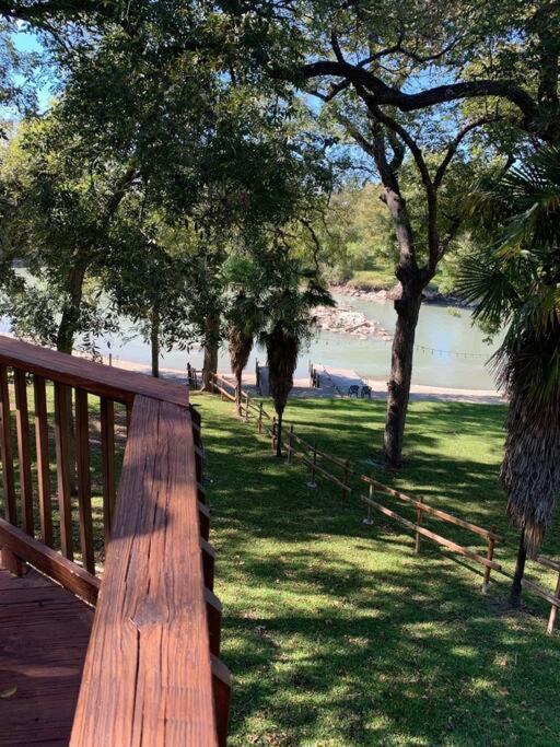 The River Haven - Sleeps 32 - On Guadalupe River Seguin Kültér fotó