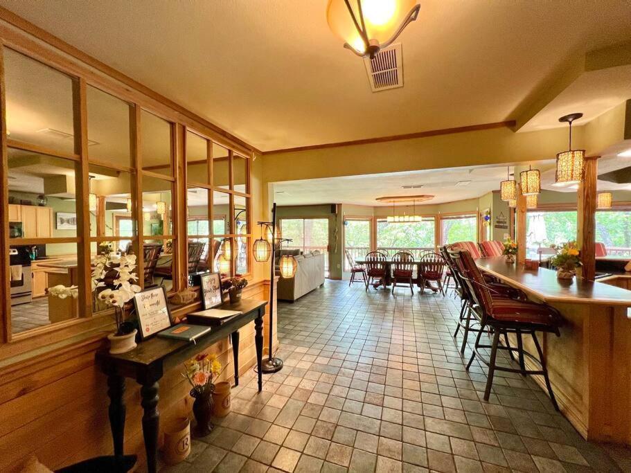 The River Haven - Sleeps 32 - On Guadalupe River Seguin Kültér fotó